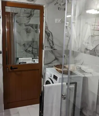 Spacious Modern Close To Centre - Rruga At Zef Valentini, Block 20, 2nd Floor Apartman