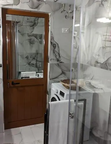 Spacious Modern Close To Centre - Rruga At Zef Valentini, Block 20, 2nd Floor Apartment